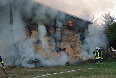 Sulz-Bergfelden: Vollbrand eines Stroh Schuppen 